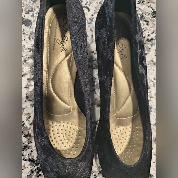 Hush Puppies Soft Style Sz 7.5 Black Velvet Short Heels - Picture 4 of 10